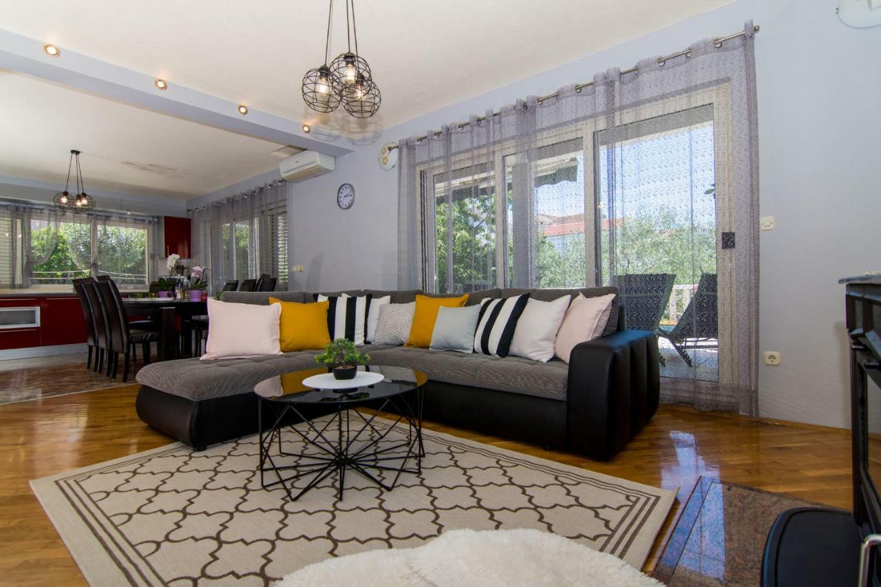 Flora Apartment Трогир Екстериор снимка