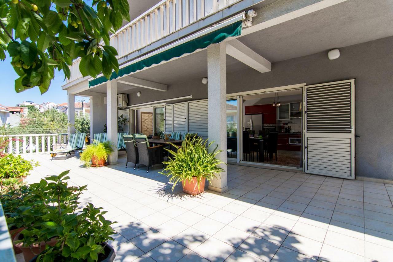 Flora Apartment Трогир Екстериор снимка
