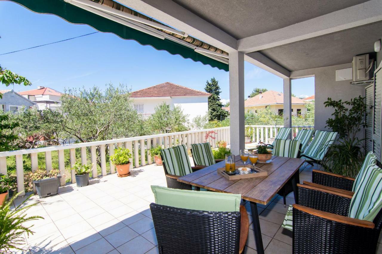 Flora Apartment Трогир Екстериор снимка