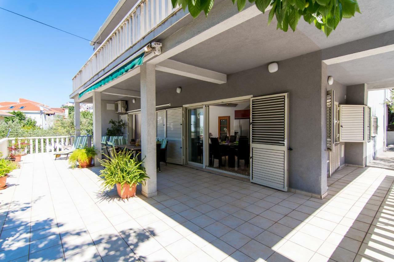 Flora Apartment Трогир Екстериор снимка