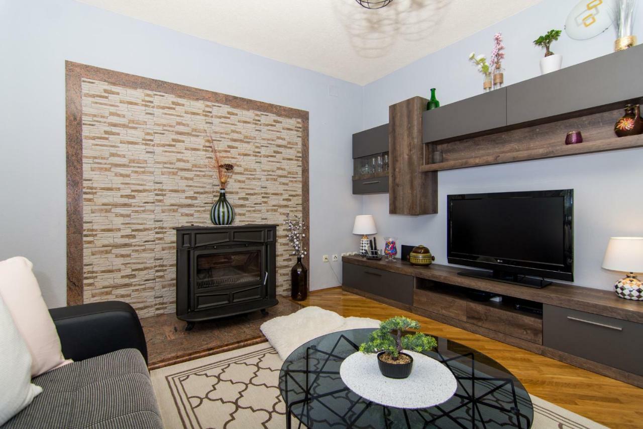 Flora Apartment Трогир Екстериор снимка